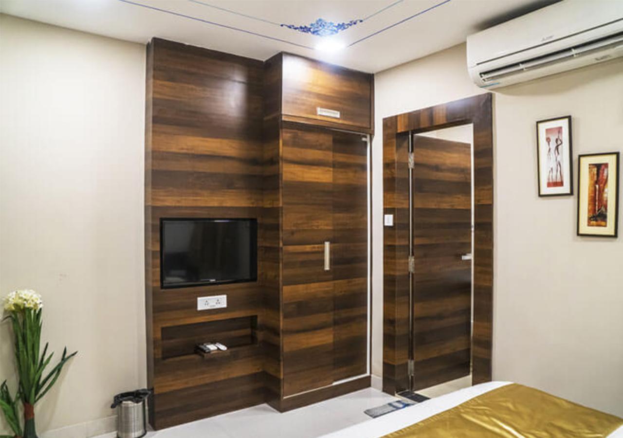 Hotel Kingfisher Udaipur Exterior photo